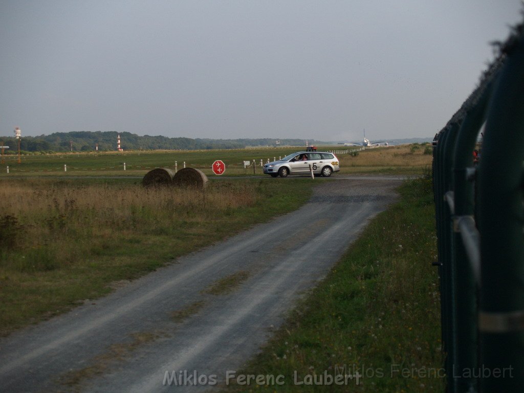 Warten auf den Airbus 380 Koeln Bonn P311.JPG